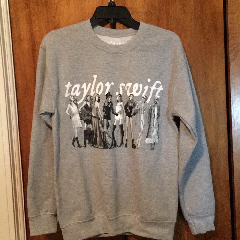 Taylor Swift Small black & white eras pullover